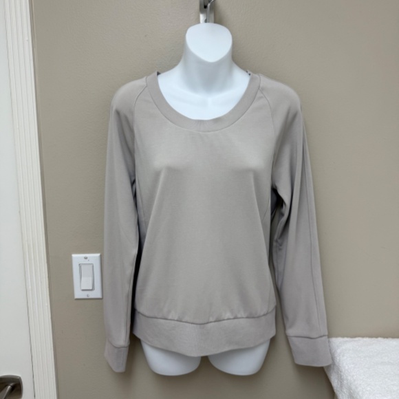 Athleta Seasoft Scoop-neck Sweatshirt Long Sleeve Abalone Gray/Ivory Size XS - Picture 3 of 12